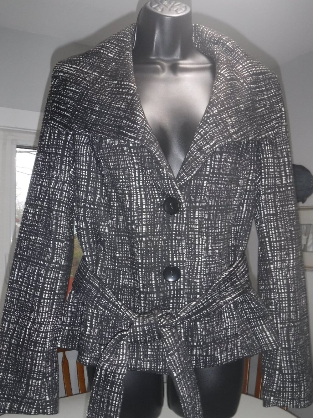 Cozy and Comfortable Willi Smith wide lapel blazer, black & white size US Large